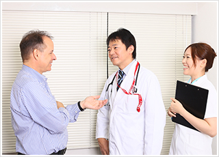 当社の英語研修は単なる英語教育の実施ではありません。院内での医療サービスを総合的にサポートするための英語力、コミュニケーション力の育成に力を注いでいます。